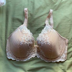 Wacoal Embrace Lace Plunge T-Shirt Bra